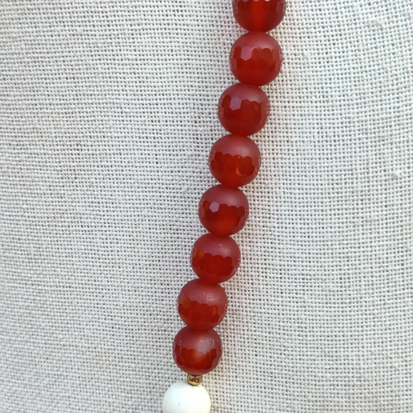 Boho 30" red jade and white howlite turquoise druzy tassel necklace - Picture 5 of 16
